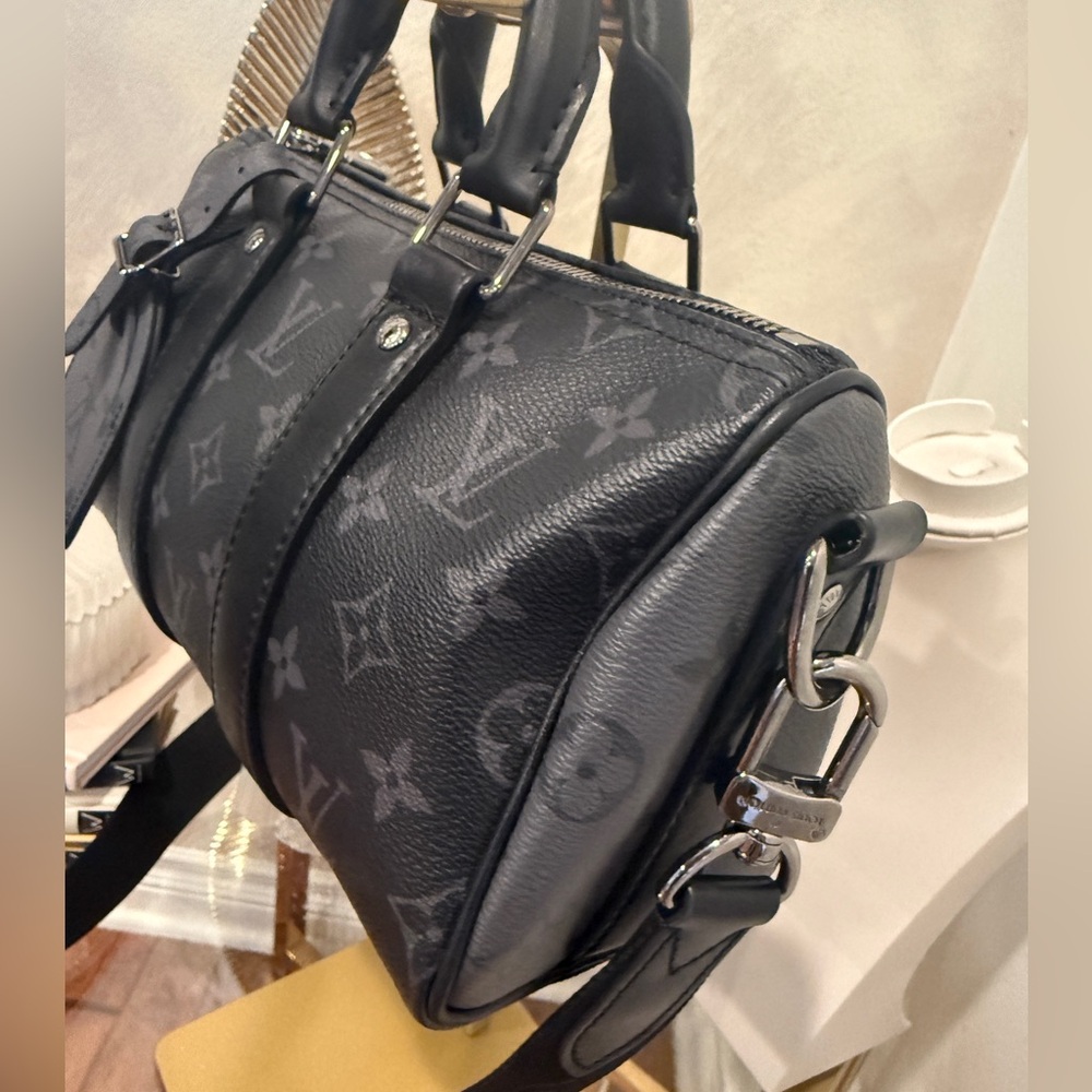 Louis Vuitton Keepall Bandoulière 25 Monogram Eclipse Reverse Canvas Bag - Picture 6 of 16